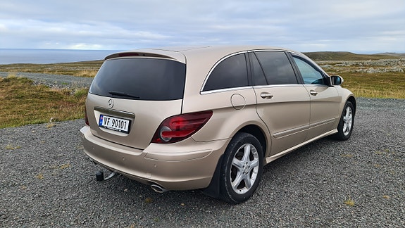 Mercedes-Benz R320 3 of 16