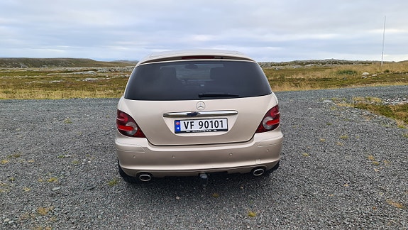 Mercedes-Benz R320 4 of 16