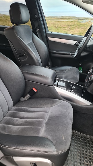Mercedes-Benz R320 16 of 16