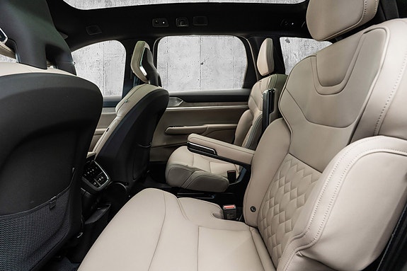 Volvo EX90 13 of 30