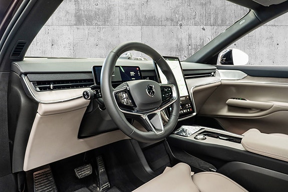 Volvo EX90 11 of 30