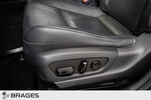 Lexus UX300e 15 of 30