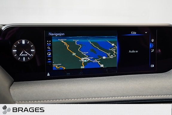 Lexus UX300e 19 of 30