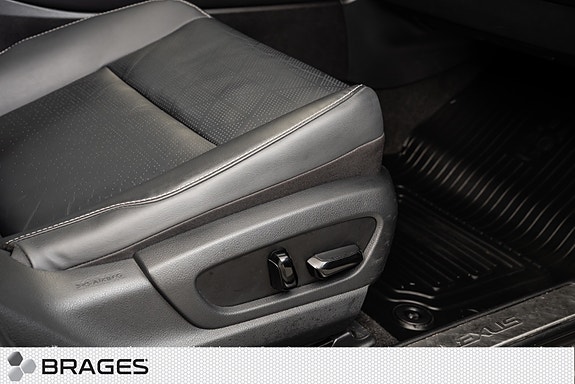 Lexus UX300e 30 of 30