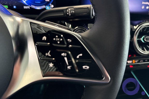 Mercedes-Benz EQA300 24 of 29
