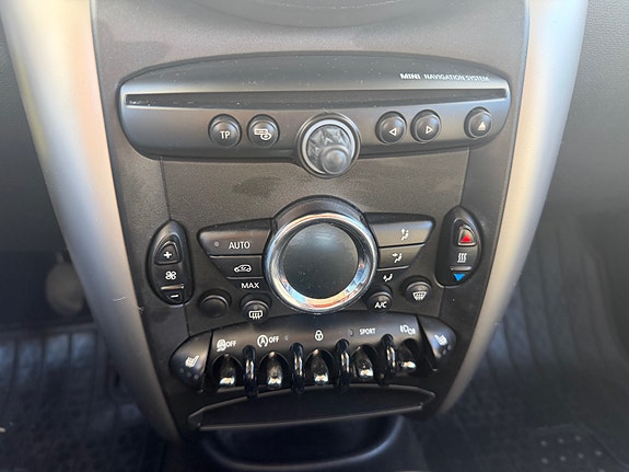 MINI Cooper 17 of 18