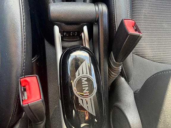 MINI Cooper 18 of 18