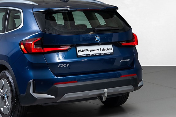 BMW iX1 7 of 30