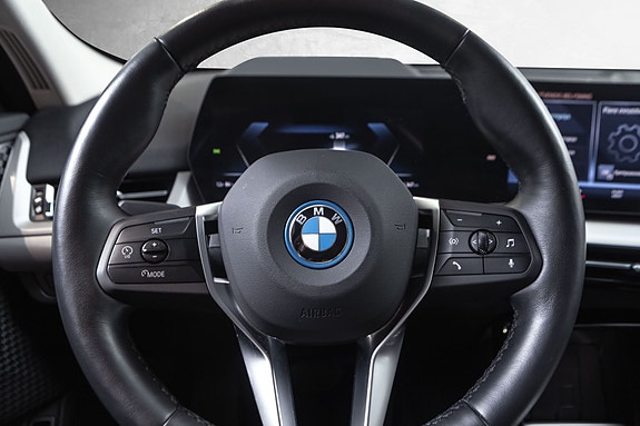 BMW iX1 11 of 30