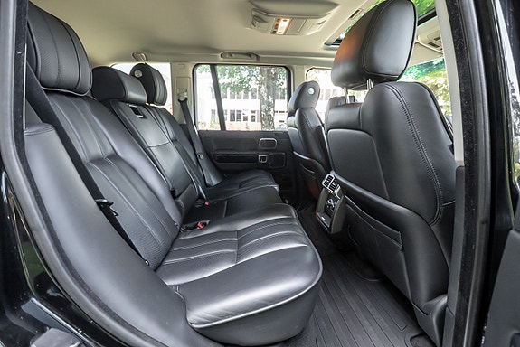Land Rover Range Rover 26 of 30