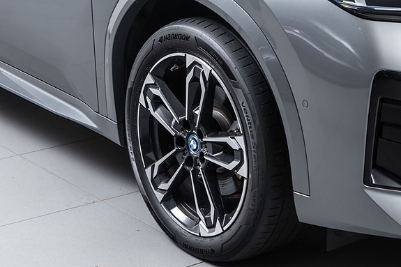 BMW iX2 3 of 30