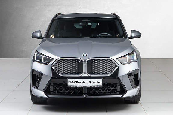 BMW iX2 4 of 30
