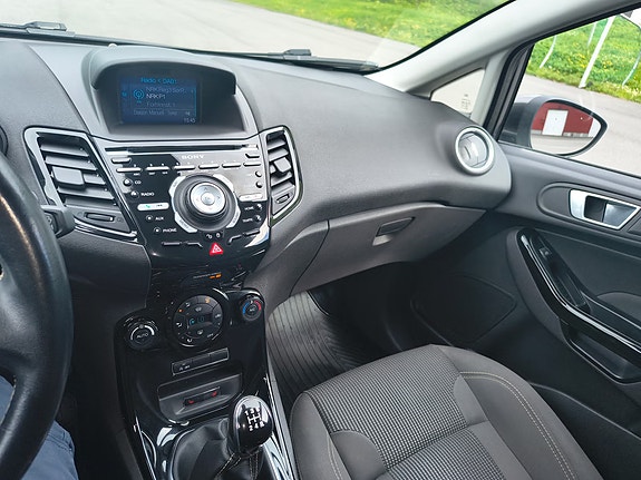 Ford Fiesta 4 of 13