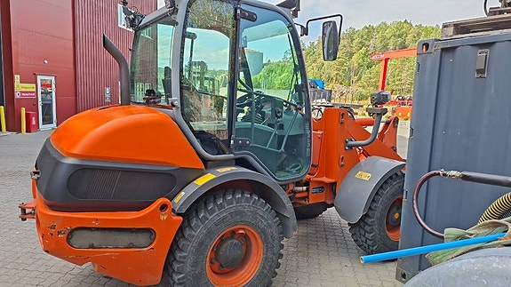 Hitachi ZW75 2 of 8