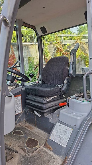 Hitachi ZW75 6 of 8