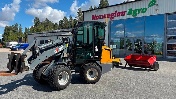 Giant D337T minilaster med V-plog. strøkasse, skuffe++ 2 of 24