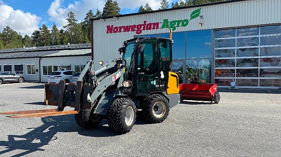 Giant D337T minilaster med V-plog. strøkasse, skuffe++ 4 of 24