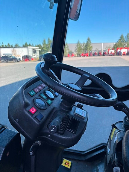 Giant D337T minilaster med V-plog. strøkasse, skuffe++ 7 of 24