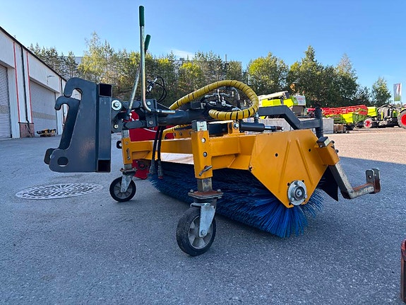 Giant D337T minilaster med V-plog. strøkasse, skuffe++ 13 of 24