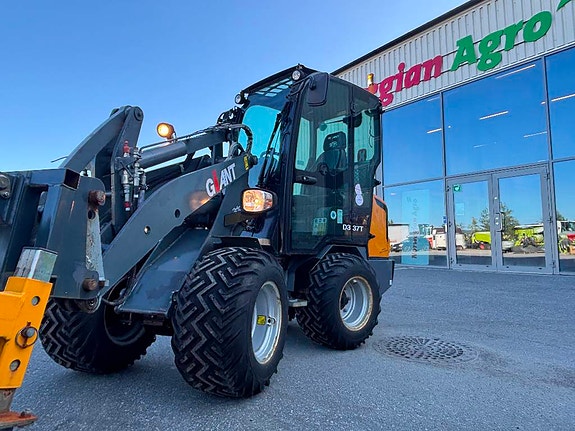 Giant D337T minilaster med V-plog. strøkasse, skuffe++ 8 of 24