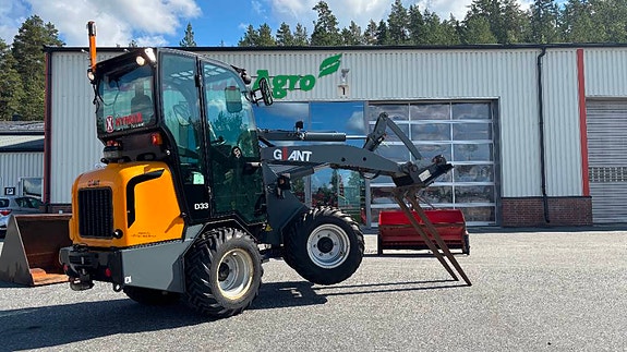 Giant D337T minilaster med V-plog. strøkasse, skuffe++ 3 of 24