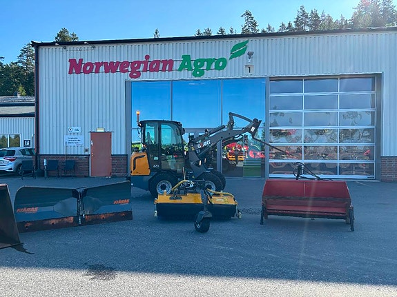 Giant D337T minilaster med V-plog. strøkasse, skuffe++ 9 of 24