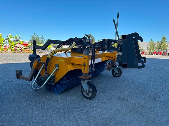 Giant D337T minilaster med V-plog. strøkasse, skuffe++ 14 of 24