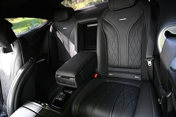 Mercedes-Benz S63 27 of 30
