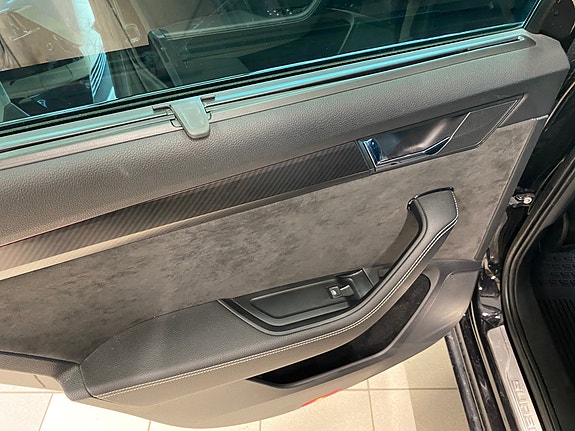 Skoda Superb 14 of 18