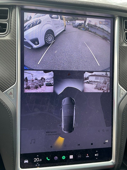 Tesla Model X 15 of 21