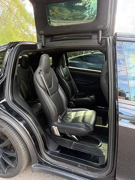 Tesla Model X 9 of 21