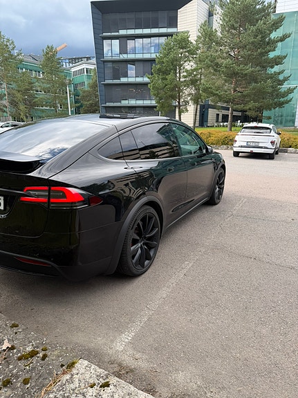 Tesla Model X 7 of 21