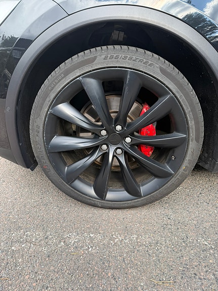 Tesla Model X 20 of 21