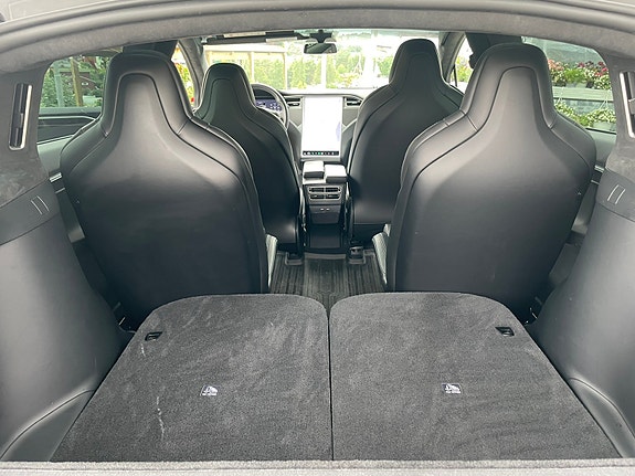 Tesla Model X 13 of 21