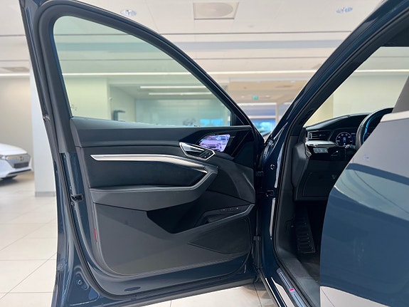 Audi e-tron Sportback 17 of 30