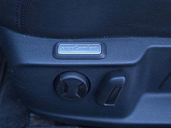 Volkswagen Passat 28 of 30