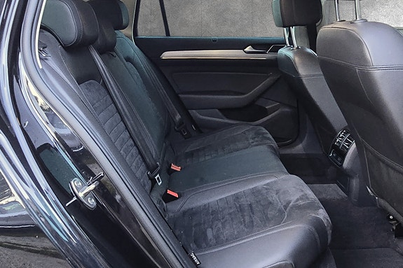 Volkswagen Passat 10 of 30