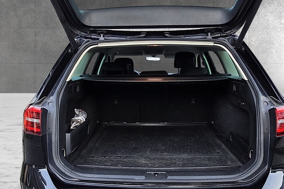Volkswagen Passat 9 of 30
