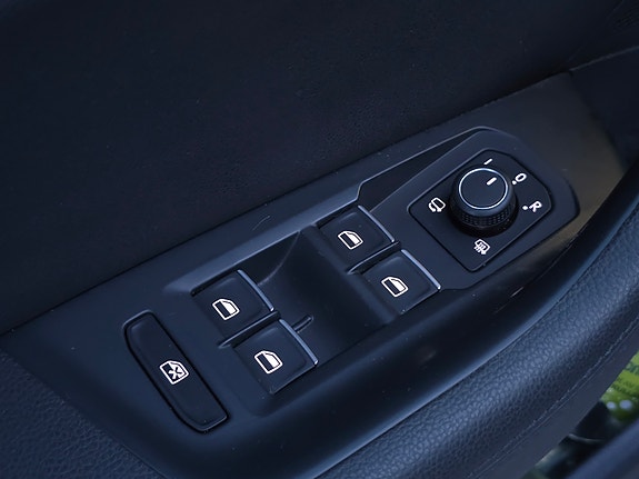Volkswagen Passat 26 of 30