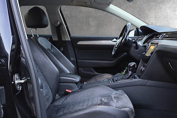 Volkswagen Passat 12 of 30