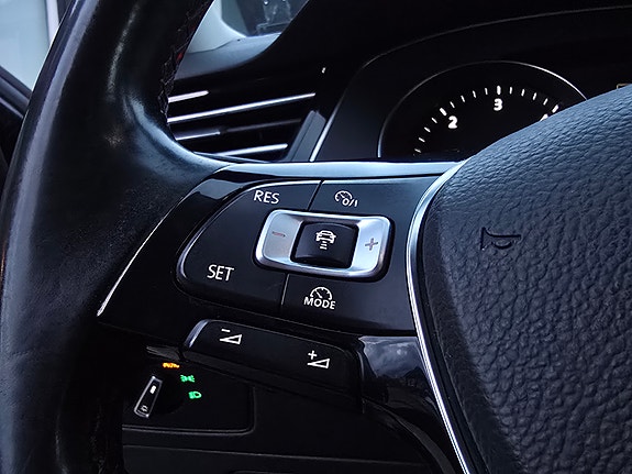 Volkswagen Passat 21 of 30