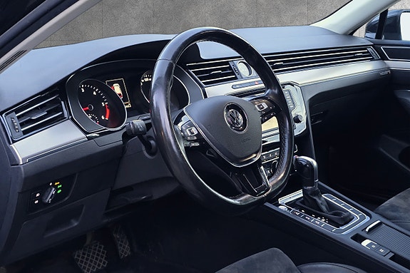 Volkswagen Passat 15 of 30