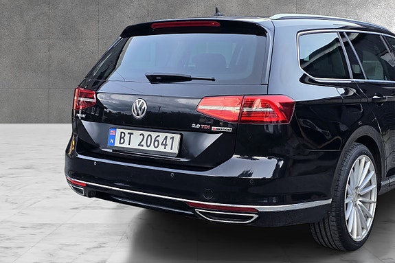 Volkswagen Passat 4 of 30