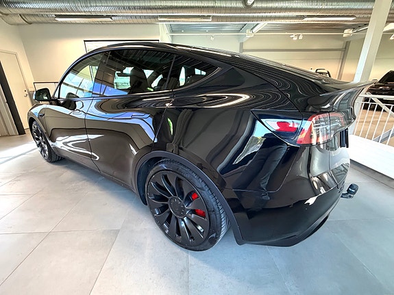 Tesla Model Y 4 of 19