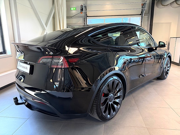 Tesla Model Y 6 of 19