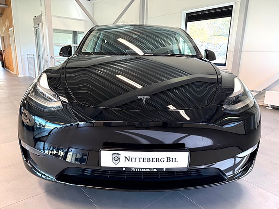 Tesla Model Y 9 of 19