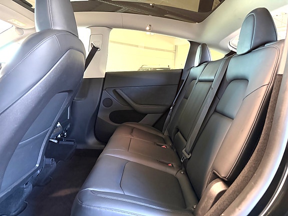 Tesla Model Y 15 of 19