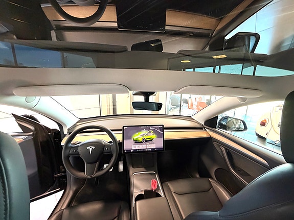 Tesla Model Y 14 of 19