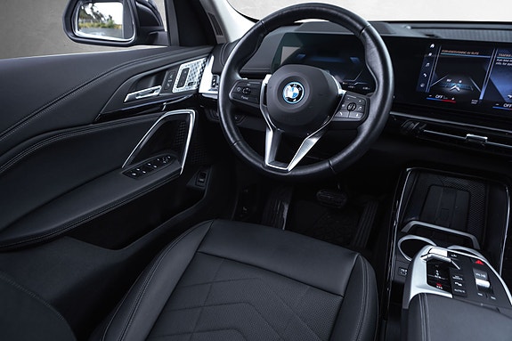 BMW iX1 28 of 30