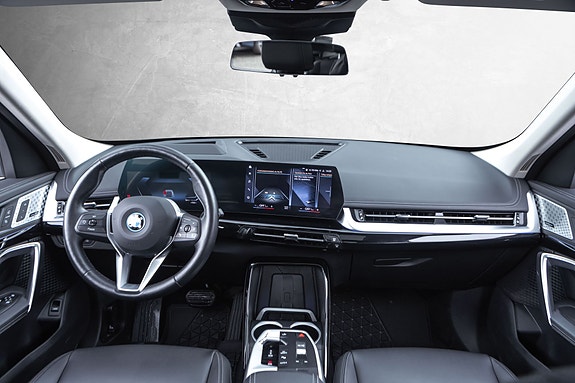 BMW iX1 27 of 30